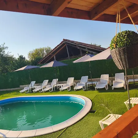 بيت للعطل алтея *